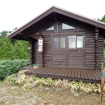 こじんまりした小屋　２棟ありました