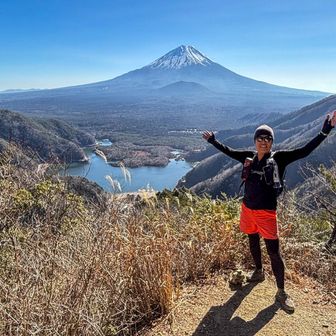 ちなみにここはこんな感じの樹林帯の奥にある狭いスペース
このあとのパノラマ台よりも均整がとれててキレイかも