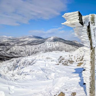 山頂から望む🏔️吾妻連峰　