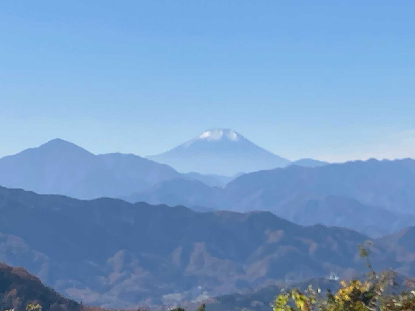 高尾山丁より富士山。