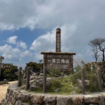 静かな山頂
昨日よりトンボは半分くらい少なかった