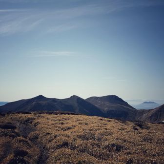 中岳より久住山が高く見える