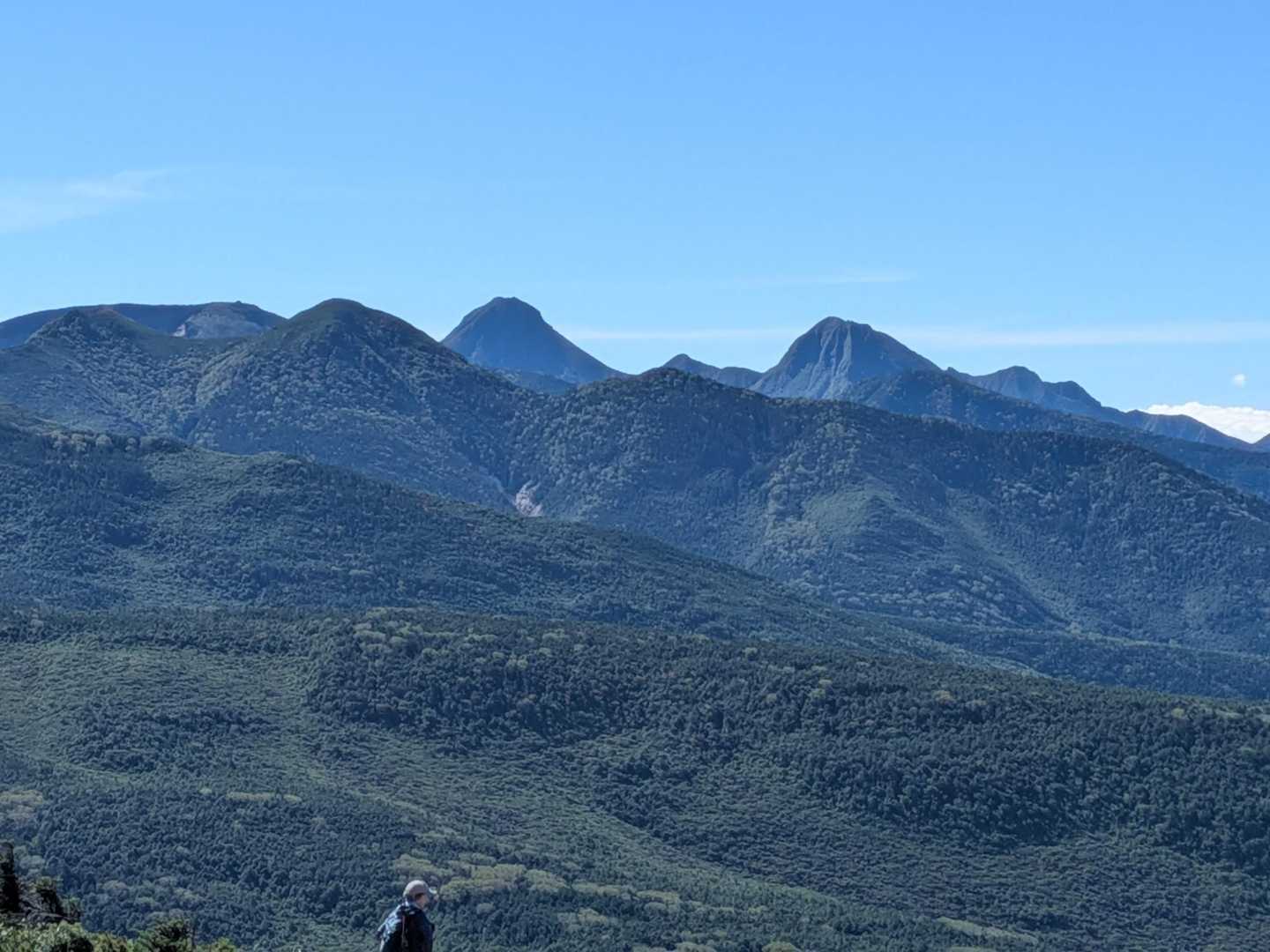 麦草峠-大石峠-中小場-縞枯山-雨池峠-北横岳-七ツ池-山 縦走コースの写真