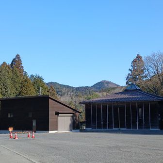 駐車場の先に覗いていたピーク
楊柳山かと思いましたが違いました
楊柳山はもっと先