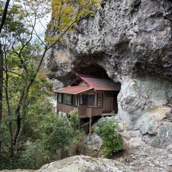 また凄い！どうやって建てたのでしょうか💦
投入堂みたい