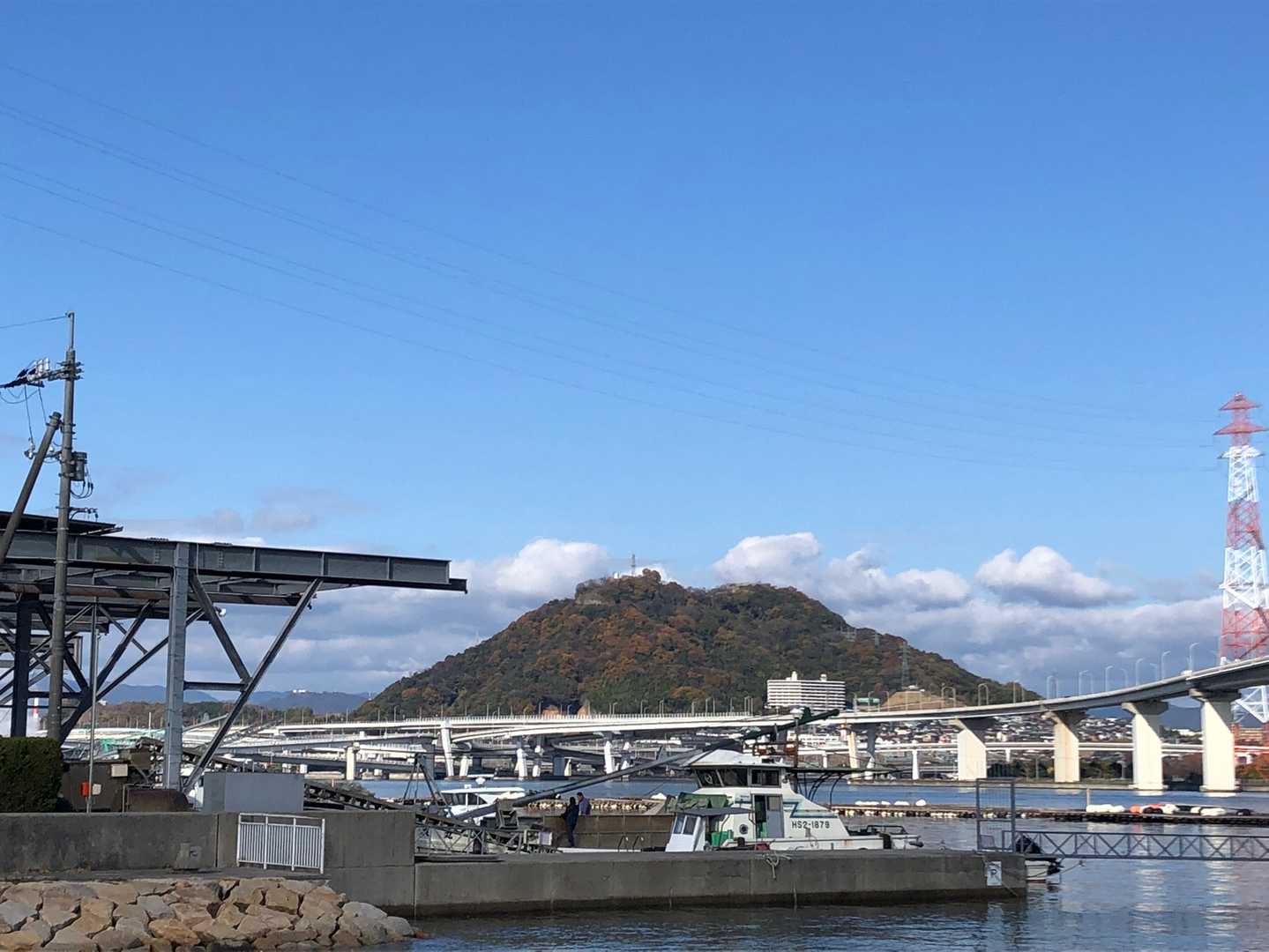 黄金山が見える。
