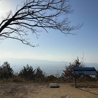 金剛山、葛城山、二上山、のぞめます。前回来た時は、明石海峡大橋も見えました。