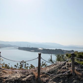 鏡山からの景色😅黄砂のせいかな〜
