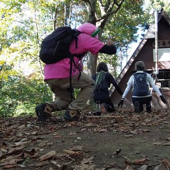 🚩🚩
【89】
山頂で濃厚な御三方と
😆😆😆
ｺｨｨﾜｧ~

おやつ交換で恐らく和菓子全般がキライであろうモモゲルゲにくるみ餅を押し付けるオイラ
(大爆)
