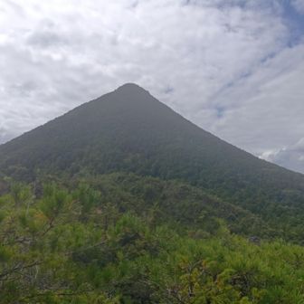 三上山をながめながら🚶