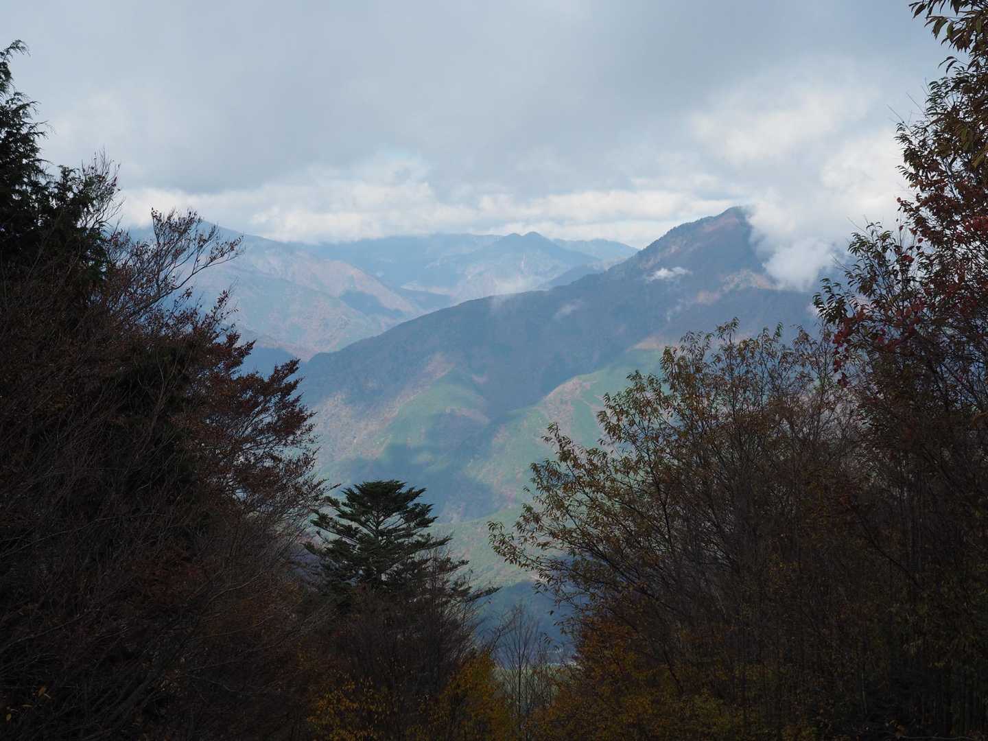 深南部と言われる山々？
そうか、この辺がそうなんだ。
来てみて初めてイメージ出来るね😊