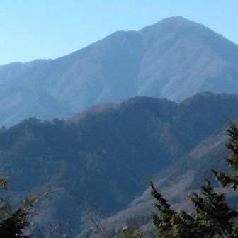 大室山　富士山の宝永山みたい