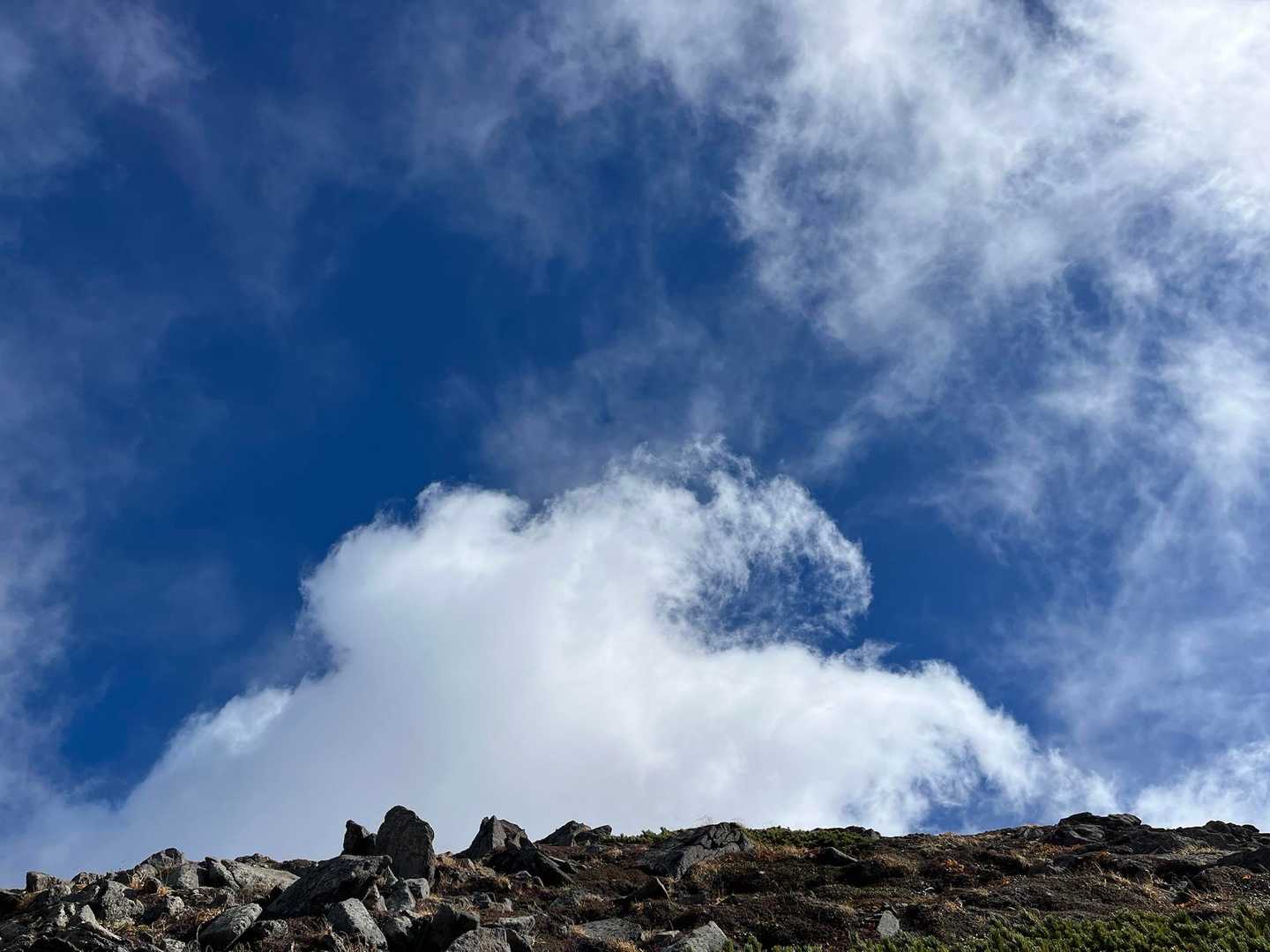 雲の流れが速いです💙