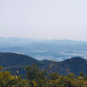 隣の和久羅山もよく見えます。