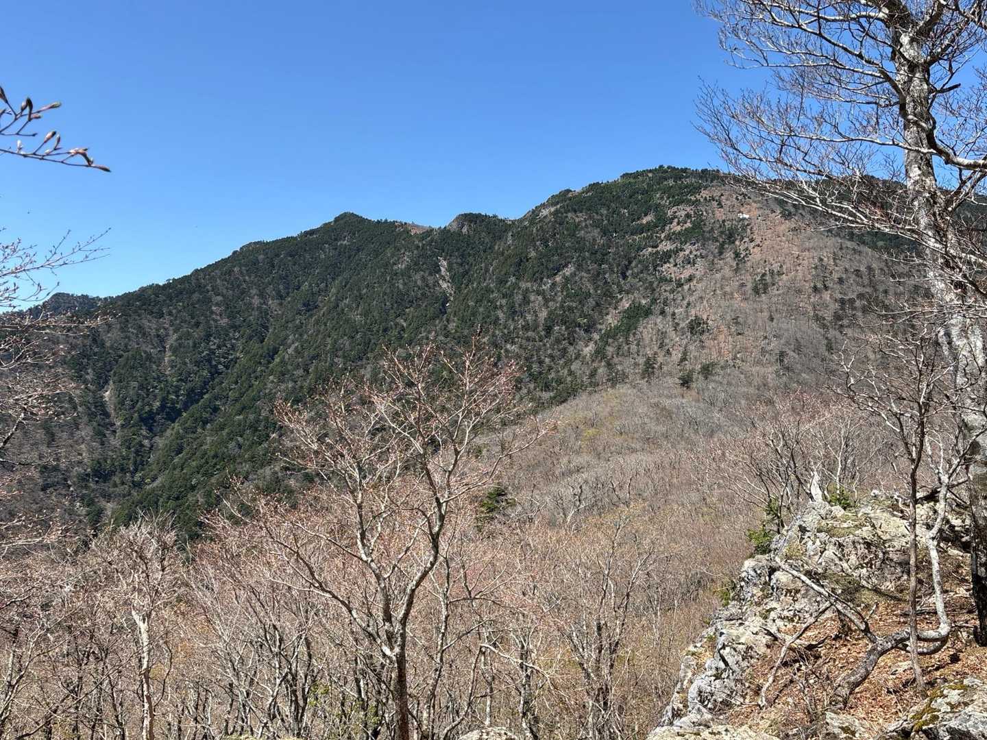 あれが八経の頂かな