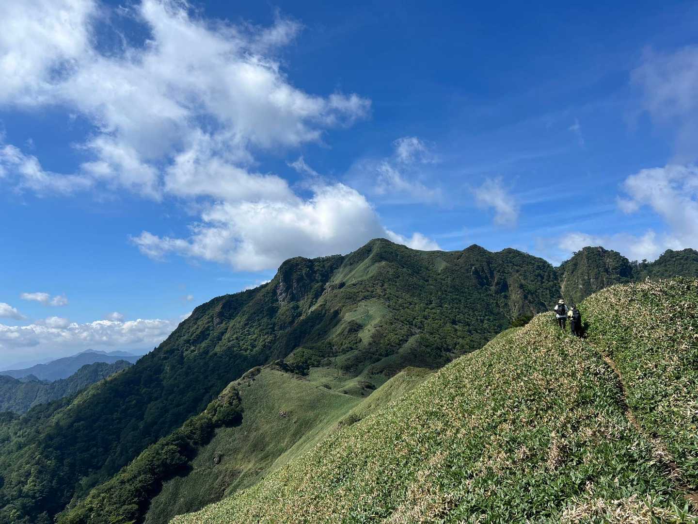 まだ山頂が見えてます笑