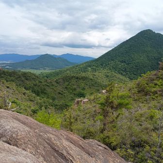 この岩から、三上山をイイ感じに見ながら寛げます☺️