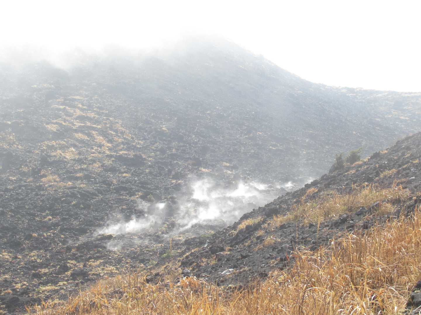あちこちから噴煙が上がって活火山を体感。
