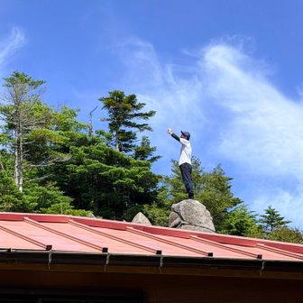 🪨の上の展望台
人が登っているのだけパチリ📸
心の👁️で眺望見ました😆