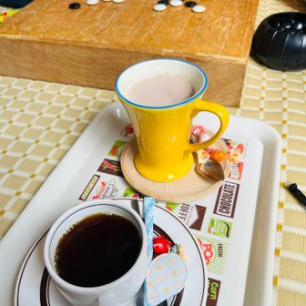 談話室でココアを戴き、休憩
カードゲームやトランプに大はしゃぎ😆