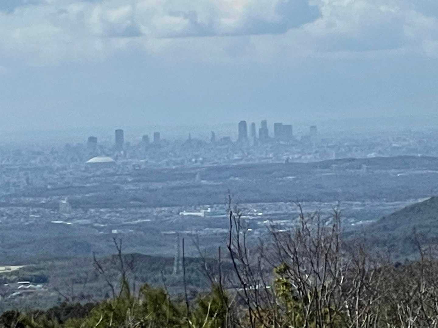 zoomにして名古屋方面です。バンテリンドームも見えますね。今日は風が強かった。帽子飛ばされました。無事確保。そして無事に下山。深山からの帰り道、なかなか分かりづらく、行きとは違う所から辿り着きました。迷子にならなくて良かったです。