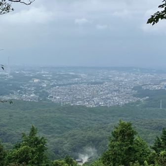 物見山から瀬戸市街👀雨降りそう☂️
里山サテライトに煙💨？
