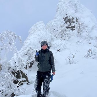 せっかくここまで来たので撮ってもらいました😊
なお稜線に来るのは今回で丁度１０回目👍