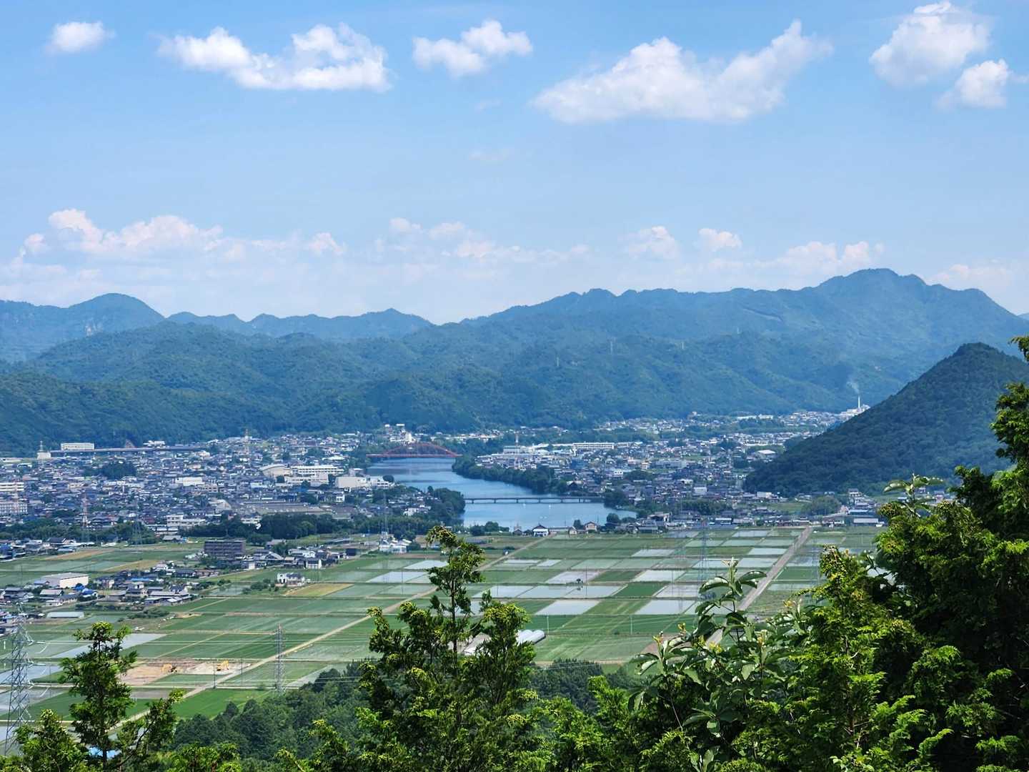 川辺町方向
右奥に納古山
