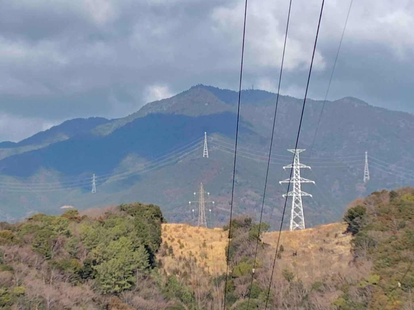 さっきまで上が雲に覆われていた本宮山
