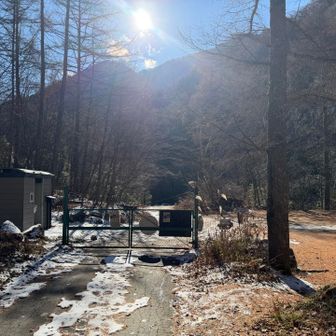恵那山⛰️
残念とかガッカリ百名山とか言われていますが、山頂からの展望はなくても、途中で南アルプスや中央アルプスも見えるし、この時期は山頂の霧氷が素晴らしい山でした

全然、残念百名山ではない

山って、天気や時期によって違った印象になりますよね

恵那山、良いタイミングで登る事が出来ました✌️