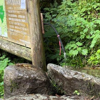 ここで水を補給して上がるのが正解。
小屋は水購入制限があり、普段から不足になるらしい。