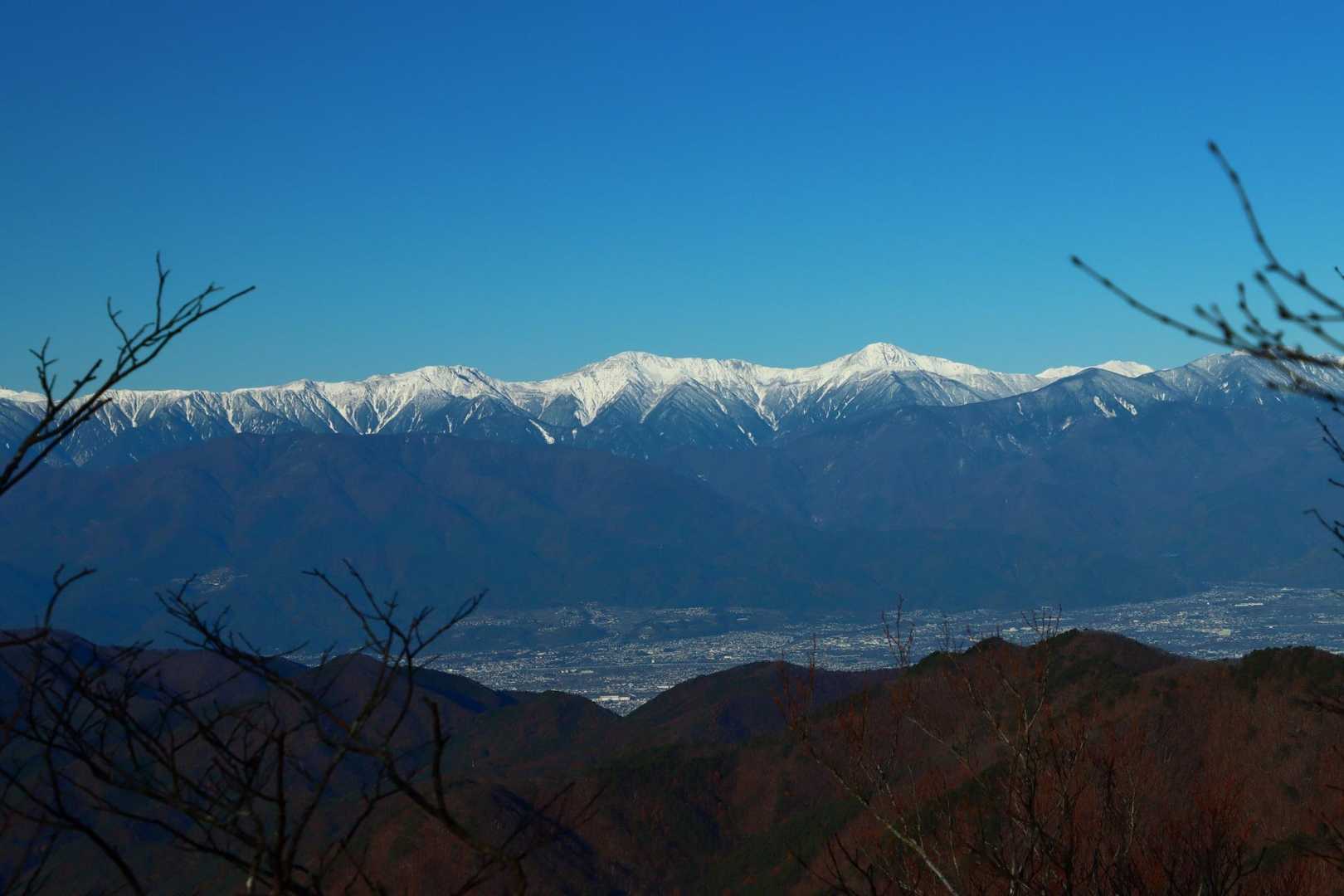 白峰三山。
次行く時は農鳥含めた縦走で行きたいです