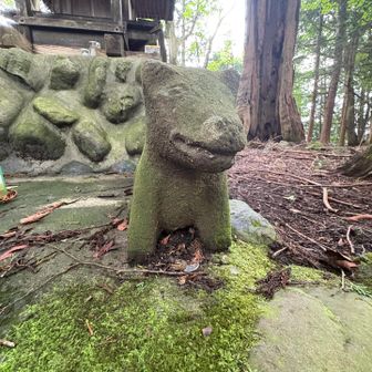 大岳神社のオイヌサマと作風が似ている