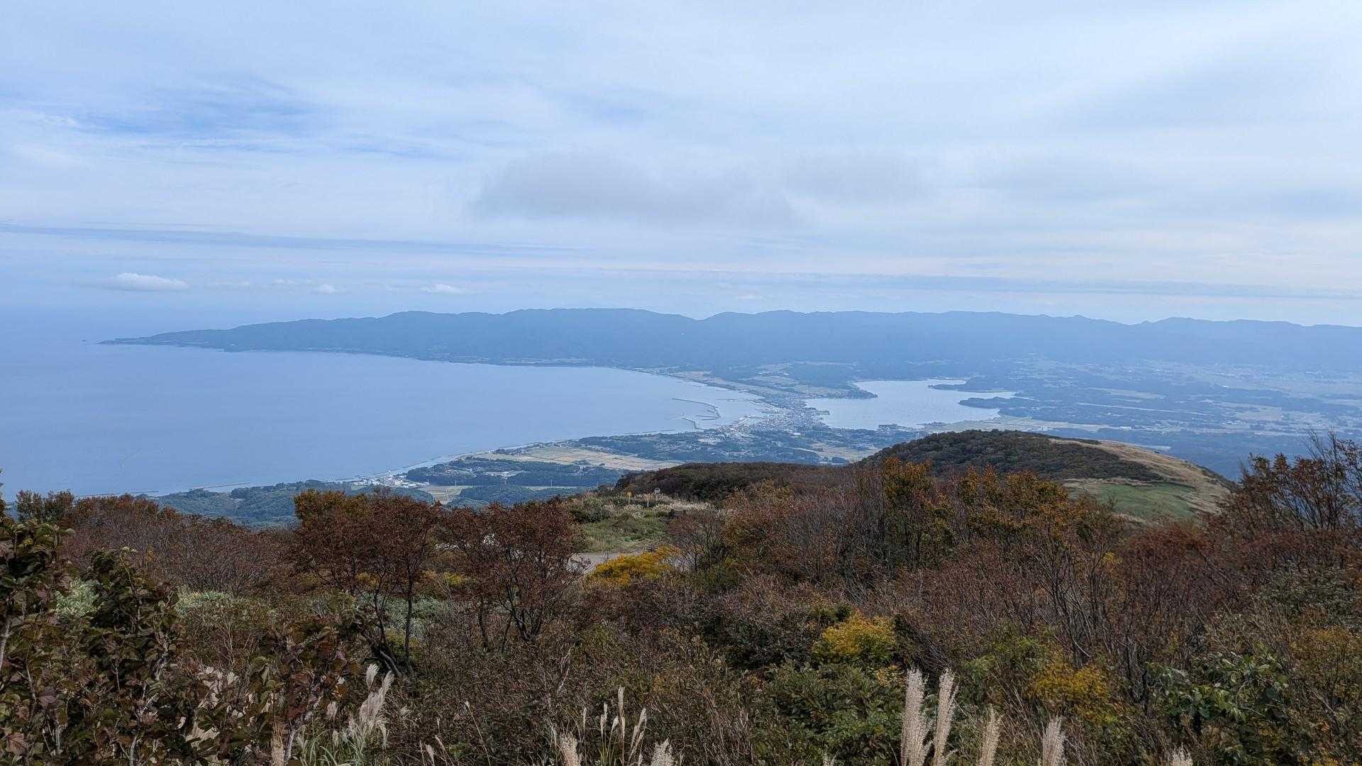 トンデン山荘から見た両津港