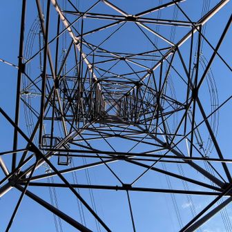 鉄塔の下って写真撮ってしまうんよね〜