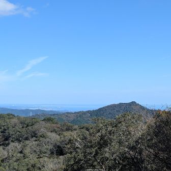 高鈴山山頂から御岩山〜神峰山を臨む