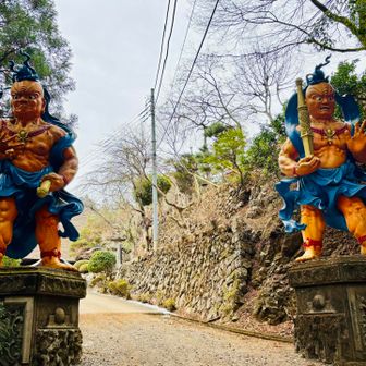 子の権現　仁王像