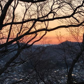 東の空があかね色に😊