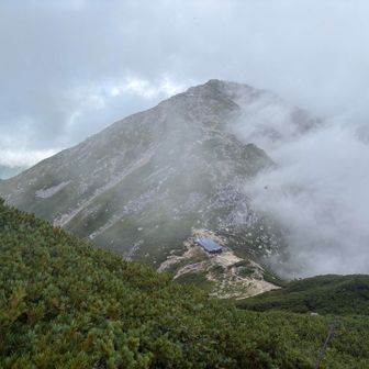 玉ノ窪小屋が見えて、安心する。