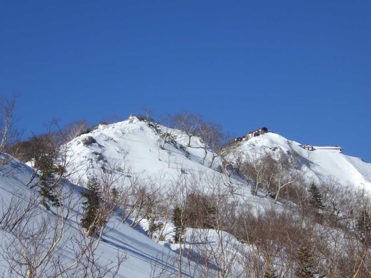 燕山荘も見え始めましたが、残念ながらヘロヘロ気味でペース上がりませんでした。
