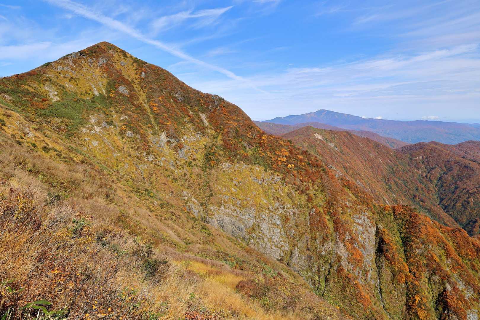 障子ヶ岳と月山と
