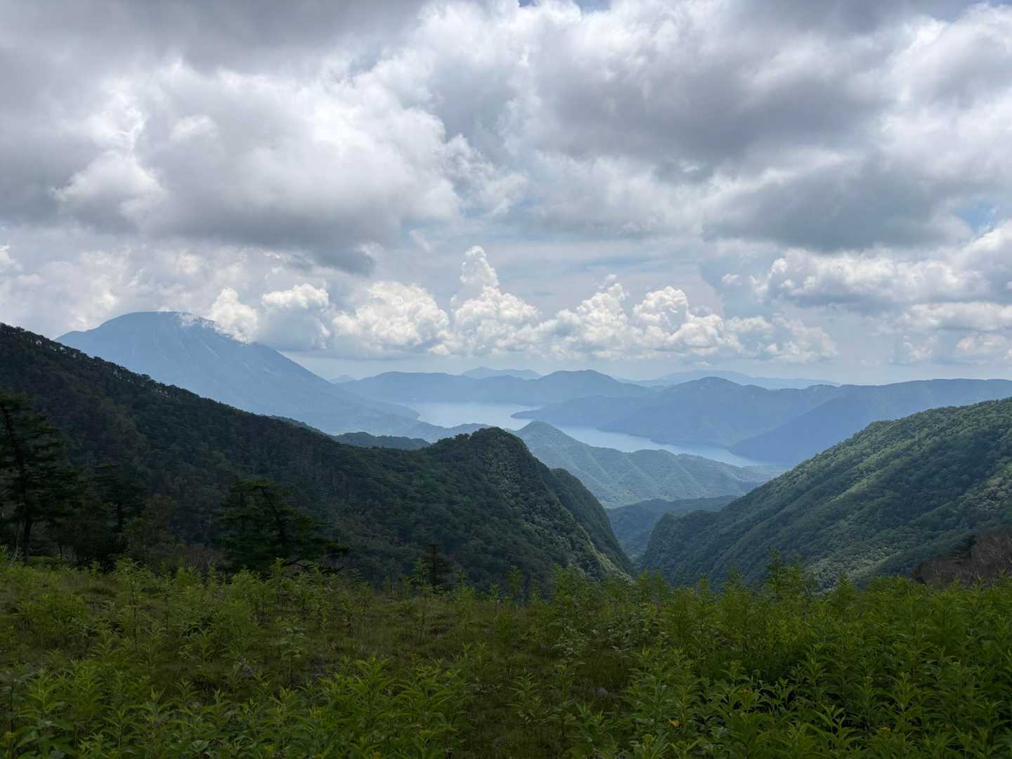中禅寺湖が見えてきました。