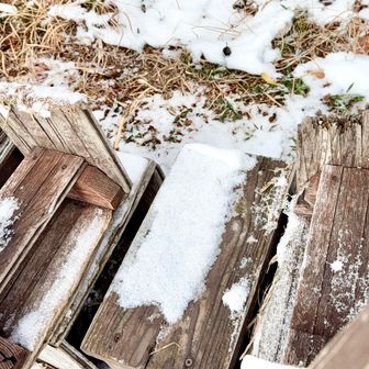 穴川分岐と山頂にはイスが置いてあって、とっても親切︎💕