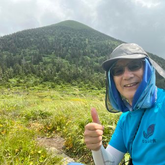 綺麗な山容の高田大岳
