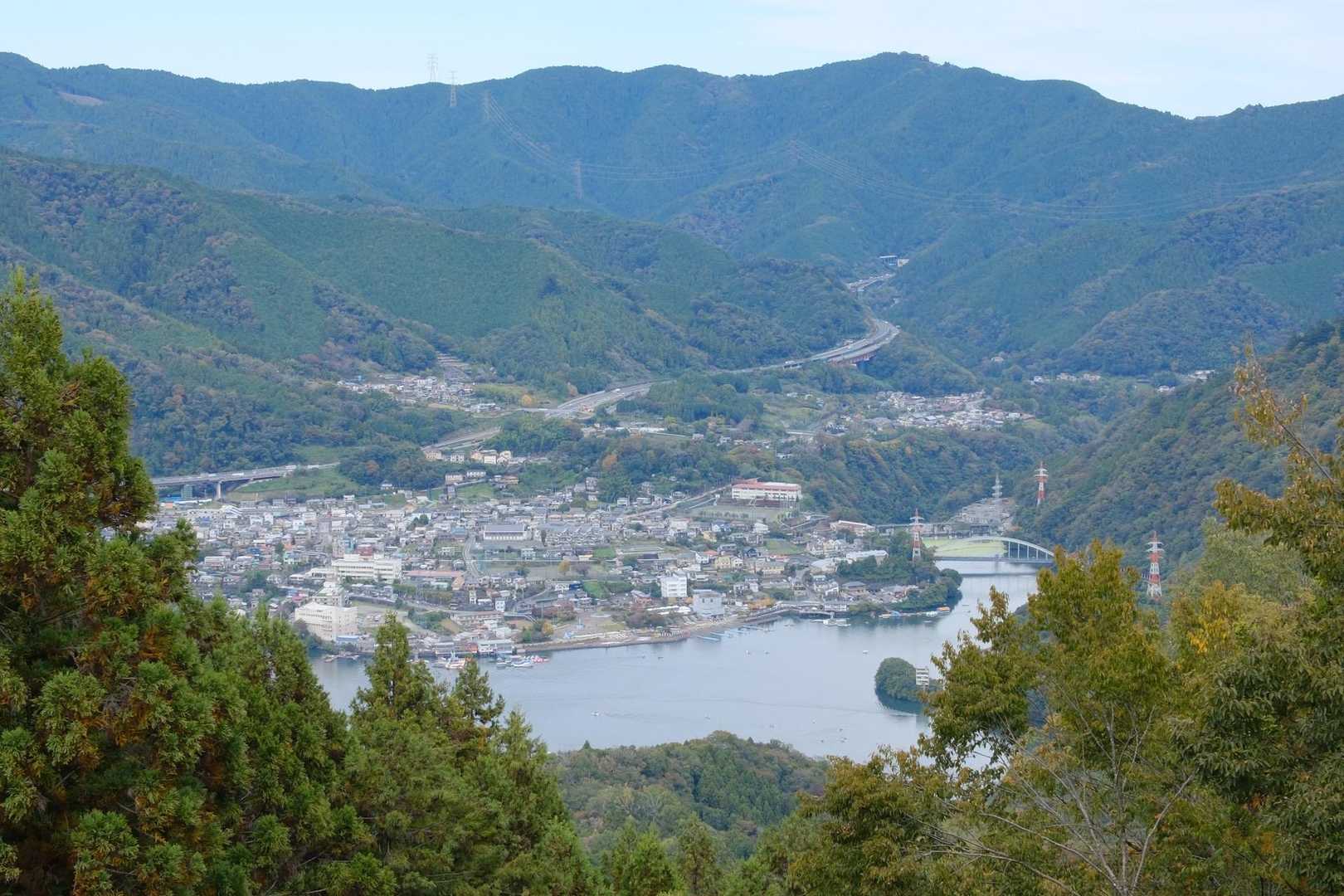 展望台からは相模湖と街並みが見えました✨