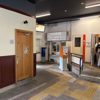 高野下駅内にホテルあり