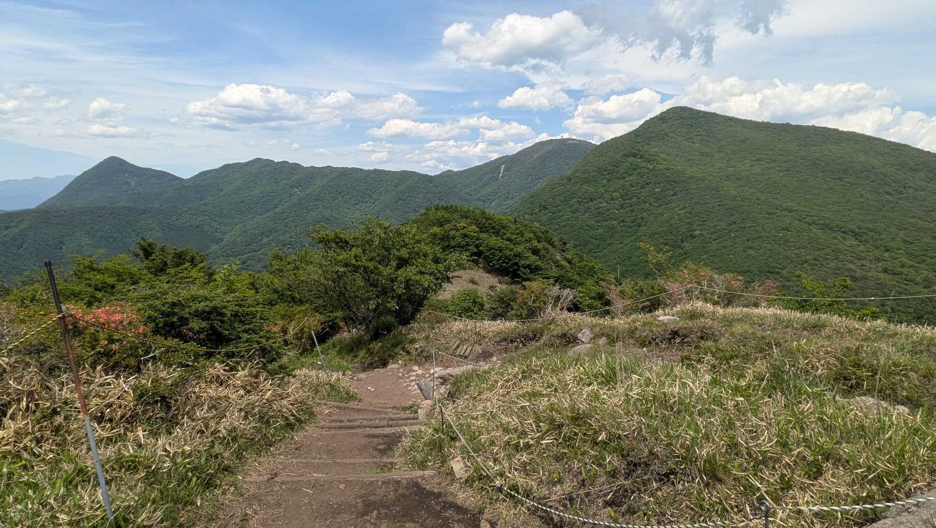 荒山と地蔵岳と鈴ヶ岳