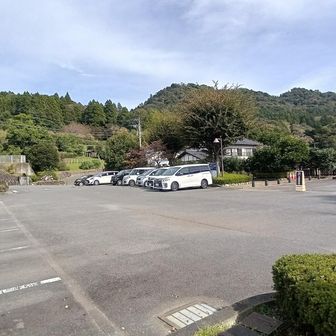 パークセンターの駐車場から
歩いてる人の割には満車に近い😆