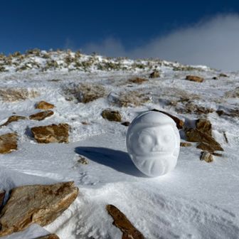 山頂にも一体奉納〜♪
置く時鼻が潰れちゃった…