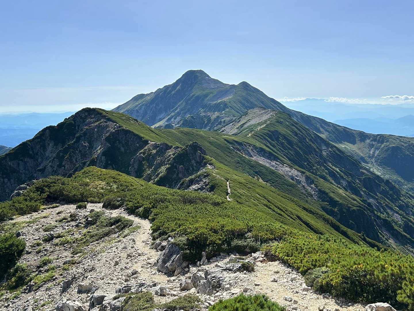 抜戸岳-秩父平-大ノマ岳-大ノマ乗越-弓折岳-弓折乗越-小 縦走コースの写真